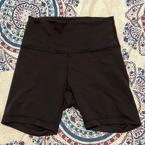 Lululemon Wunder Under 6 inch short